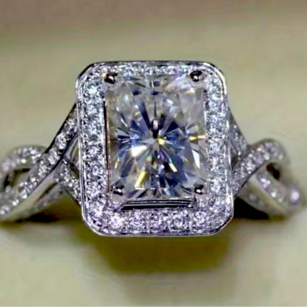 ♥️Ring set large emerald cut Zircon center stone round zircons on both bands